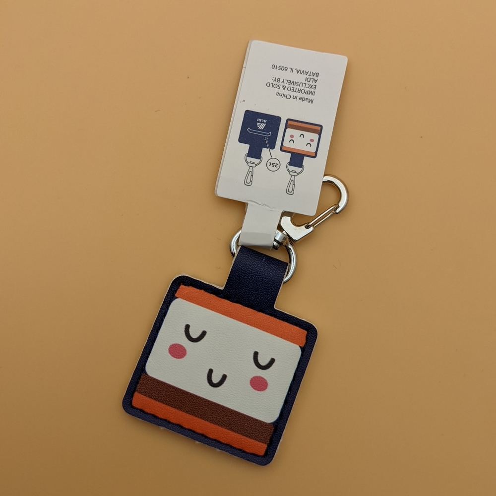 NWT Aldi Quarter Holder Keychain Smiling S'More